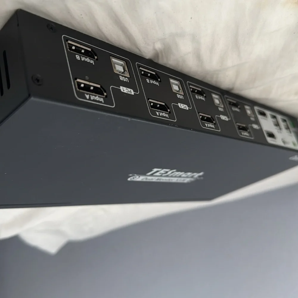 TESmart 8 Dual Monitor KVM 2